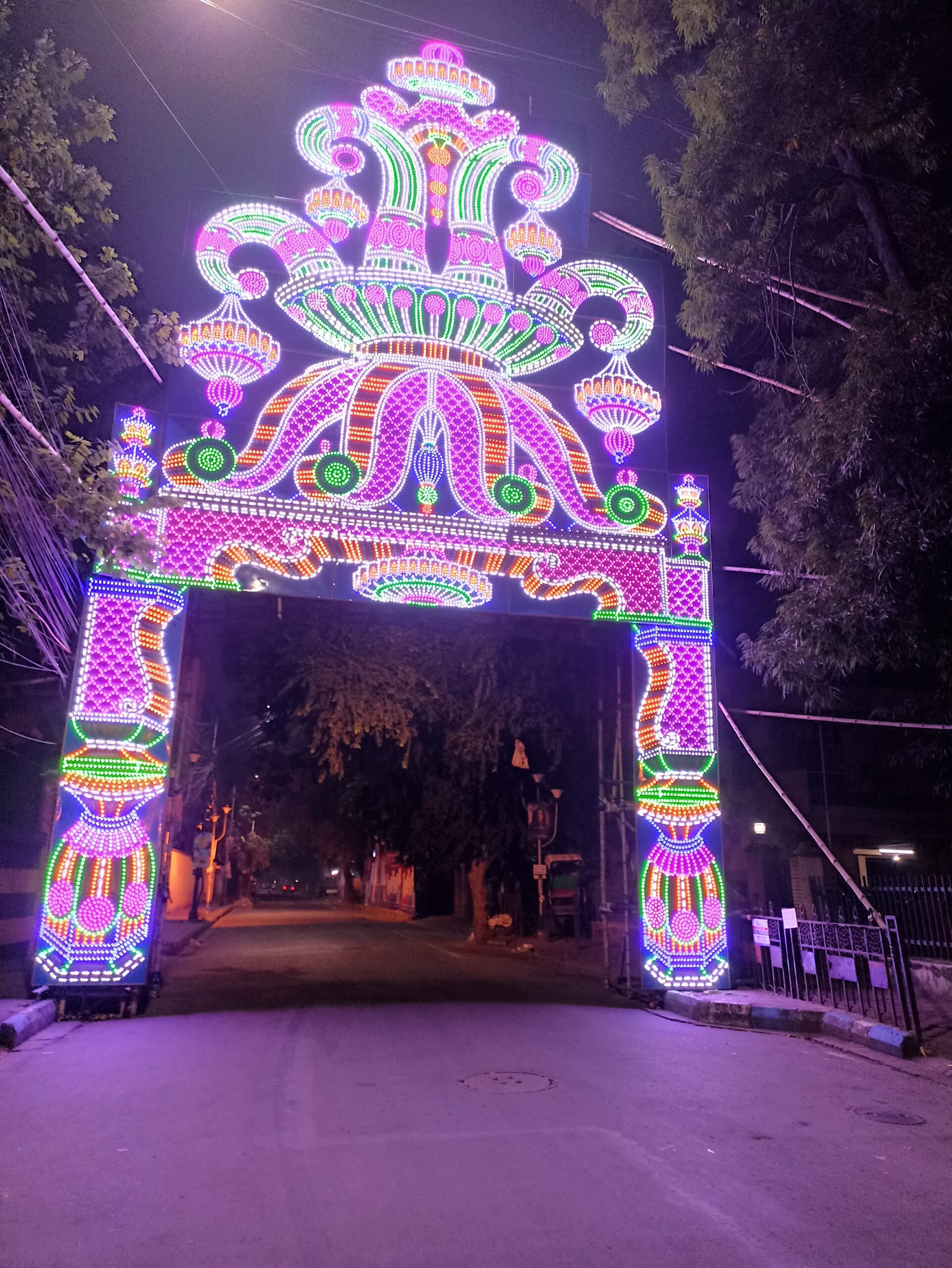 সেজে উঠেছে পথ খাত